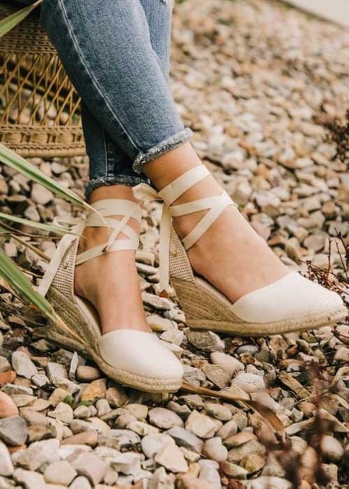 what to wear if you can't wear heels summer wedges heels that are easy to walk in