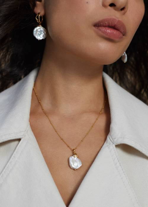 14 Stylish Ways to Wear Pearls Without Looking OldFashioned Classic