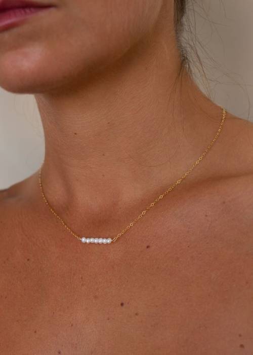 ways to wear pearls without looking old fashioned small pearls minimal necklace