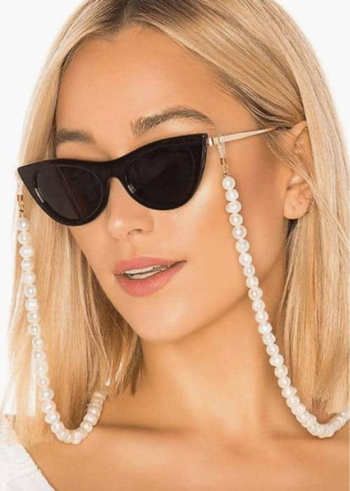 14 Stylish Ways to Wear Pearls Without Looking OldFashioned Classic