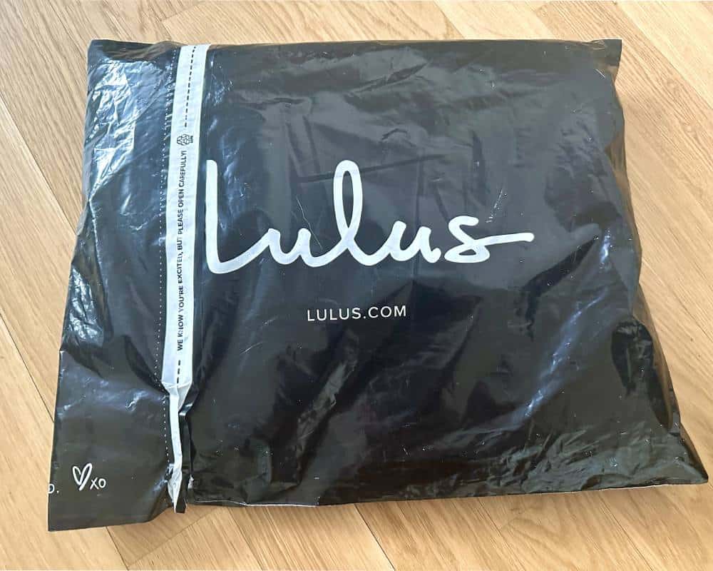 photo of lulus packaging black plastic bag