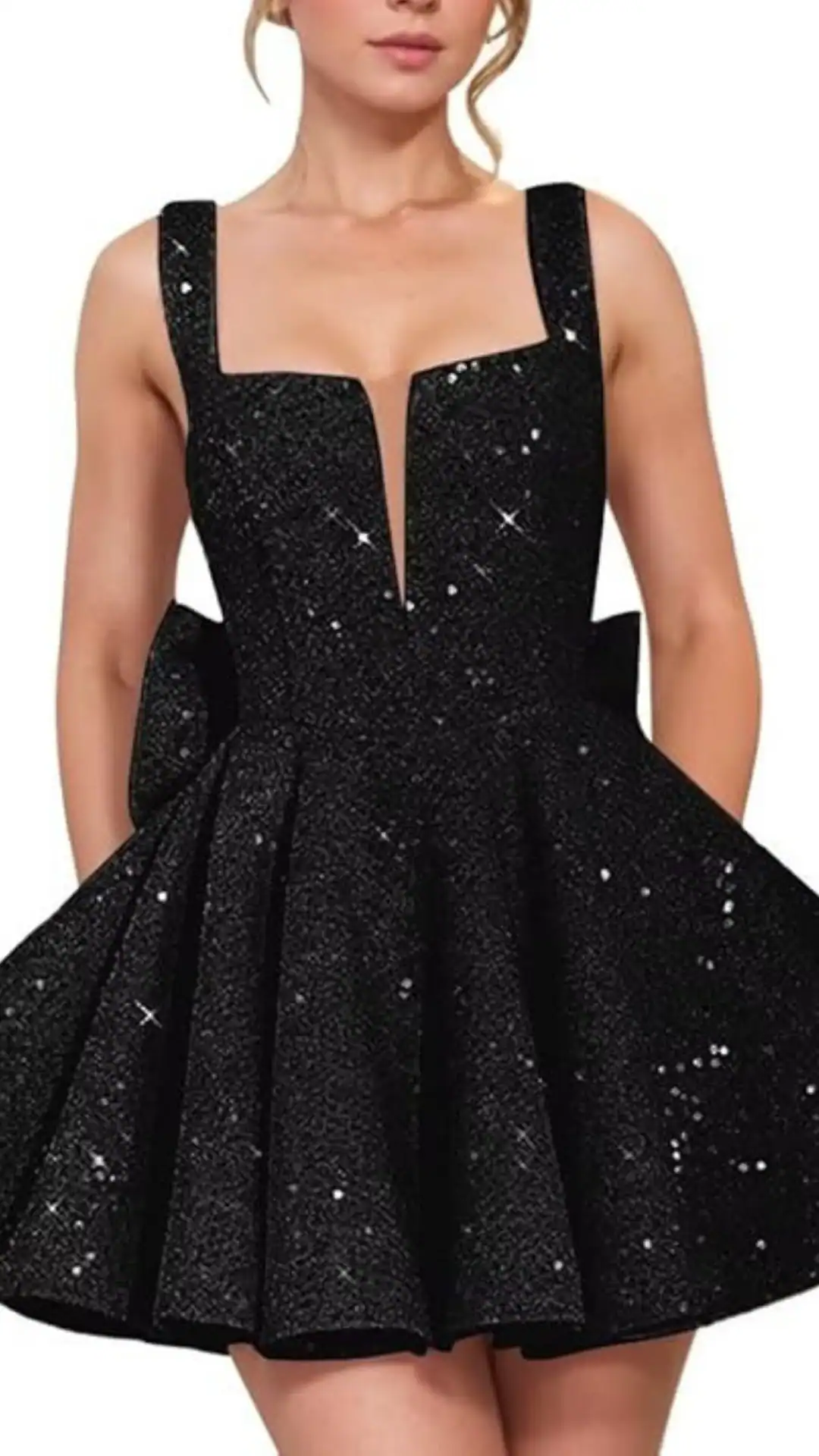 This black homecoming dress features a fitted bodice with a striking square neckline and a deep plunge, adorned with sparkling sequins that create a starry effect. The voluminous skirt offers a playful silhouette, ideal for a trendy and festive atmosphere, making it perfect for teenage girls attending homecoming or a fancy school dance.